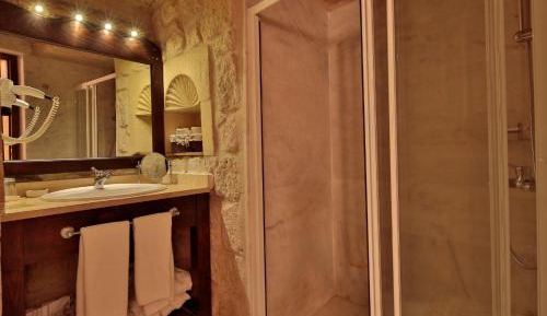 Double Cave Room with Private Bathroom