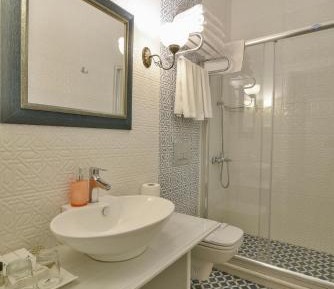 Mahsen Suite (Basement Room)