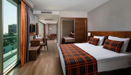 Junior Suite with Garden View