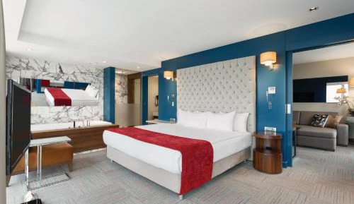 Corner Suite Room with Seaview