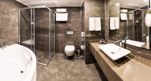 King Suite with Spa Bath