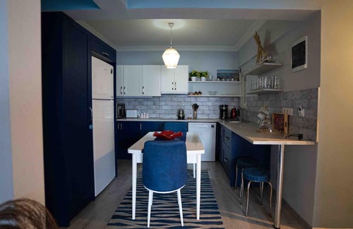Marmaris City Center Apartment | Stunning Seaside Retreat w Balcony 1 min to Beach