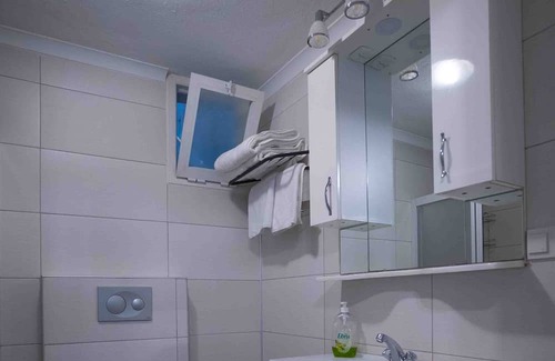 Marmaris City Center Apartment | Stunning Seaside Retreat w Balcony 1 min to Beach