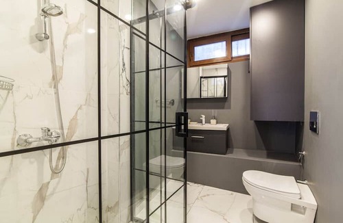 Fatih Apartment | Amazing Flat near Kennedy Avenue in Fatih