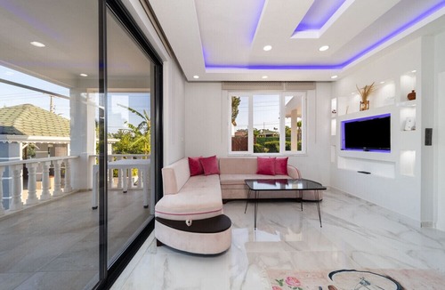 Lara Villa | Charming Classic Villa in Muratpasa