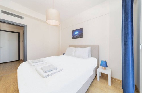 Kepez Apartment | Exquisite Flat with Shared Pool in Kepez
