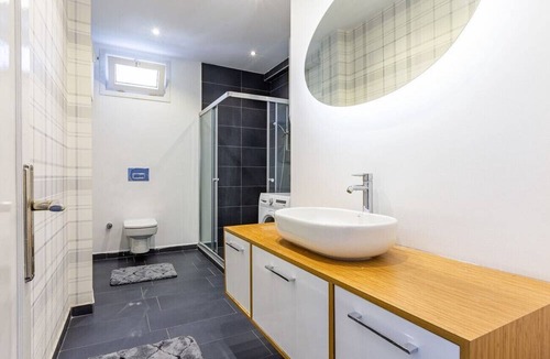 Fenerbahce Apartment | Spacious Flat with Balcony on Bagdat Street