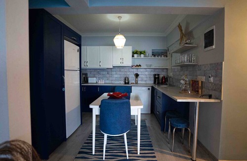 Marmaris City Center Apartment | Stunning Seaside Retreat w Balcony 1 min to Beach