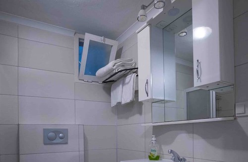Marmaris City Center Apartment | Stunning Seaside Retreat w Balcony 1 min to Beach