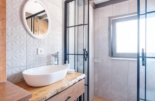 Uskudar Apartment | Stunning Sea View Loft 5 min to Park in Kuzguncuk