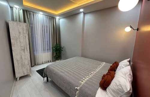 Pera Apartment | 1 minute to istiklal street. Taksim square 5 minutes