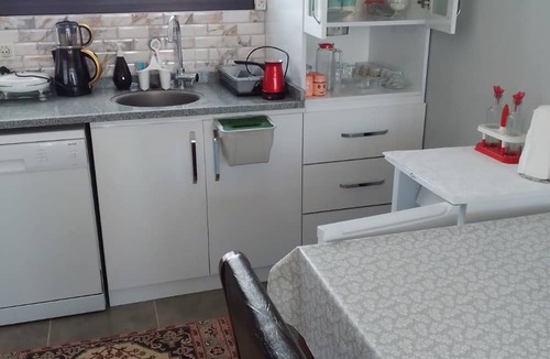 Cumhuriyet Apartment | Flat Close to Sea with Balcony in Seferihisar