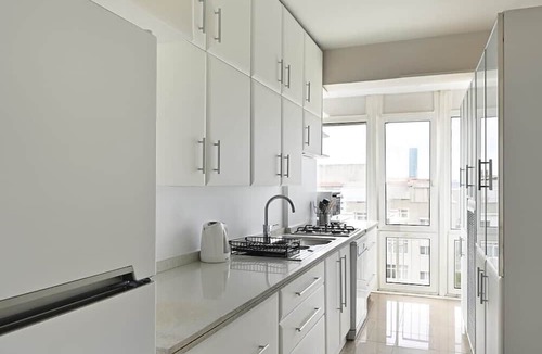 Besiktas Apartment | This apartment is a 3 bedroom(s), 1 bathrooms, located in Beşiktaş, İstanbul.