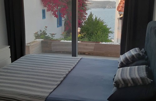Geris Villa | Impeccable 2-Bed Villa with spectacular view