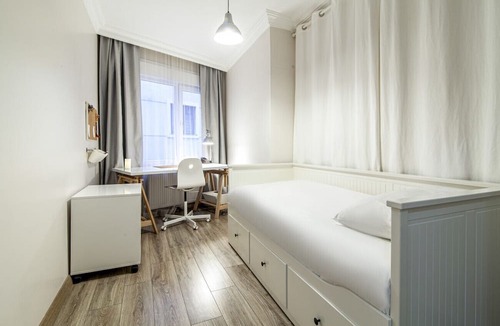 Maltepe Apartment | Vibrant and Central Flat with Balcony in Maltepe