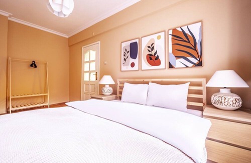 Ortakoy Apartment | Bosphorus Bliss, 2 Min to Ortakoy, Balcony View