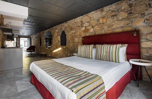 Kaleici Apartment | Studio Flat with Garden near Hadrians Gate