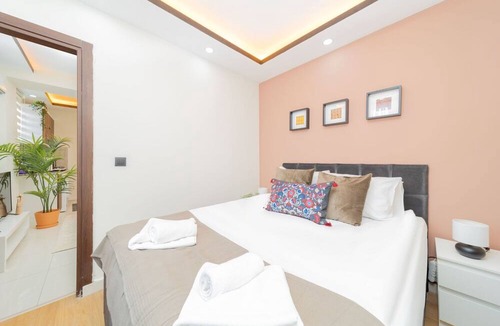 Antalya City Centre Apartment | Modern Well Appointed Flat in Antalya Muratpasa