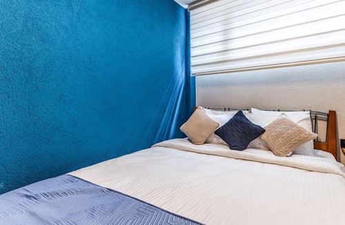 Rasimpasa Apartment | Modern Flat with Backyard in Kadikoy
