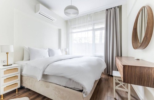 Bostanci Apartment | Elegant Flat Orchard Ave, 7 Min to Beach