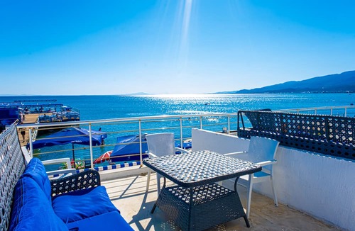 Akcay Bed & Breakfast | Akçay Pier Hotel & Beach