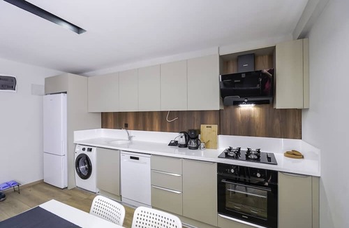 Goynuk Apartment | Modern Flat w Balcony 5 min to Beach in Kemer