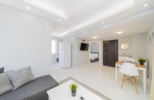 Alanya Apartment | Cozy Flat w Balcony Near New Year Market in Alanya
