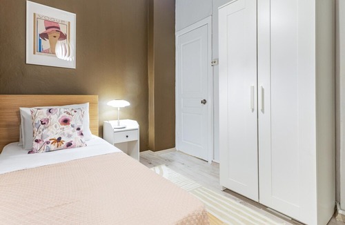 Osmanbey Apartment | Chic and Roomy Flat Near City's Nisantasi Mall