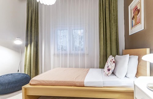 Osmanbey Apartment | Chic and Roomy Flat Near City's Nisantasi Mall