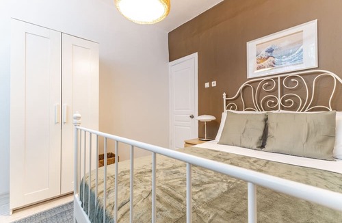 Osmanbey Apartment | Chic and Roomy Flat Near City's Nisantasi Mall