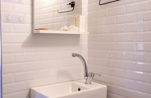 Urla Apartment | Minimalist and Rooftop Flat with Terrace in Izmir