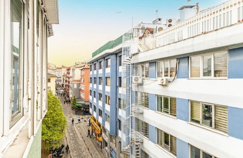Moda Apartment | Modern Flat w Balcony in the Heart of Kadikoy