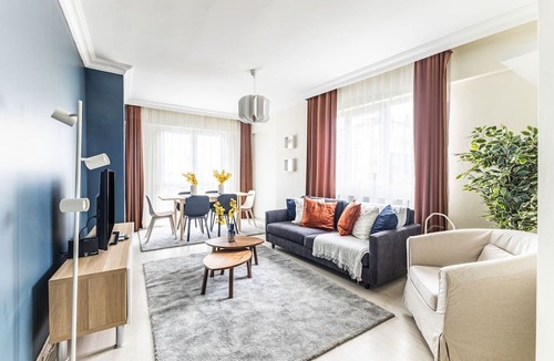 Bostanci Apartment | Stylish Sea View Flat on Bagdat Avenue in Bostanci