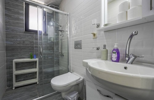 Kadriye Villa | Flat w Shared Pool and Balcony 8 min to Beach