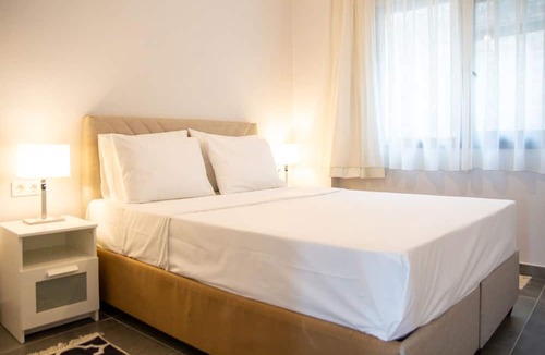 Akbuk Apartment | Sea View Flat with Shared Pool 5 min to Beach