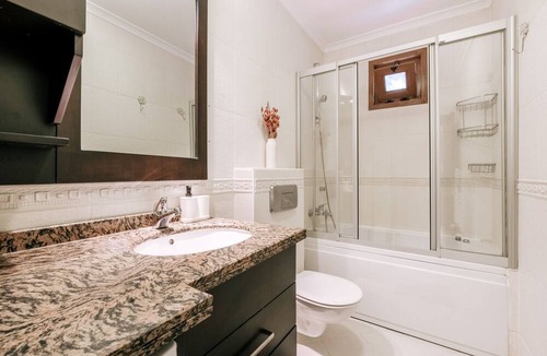 Bostanci Apartment | Stylish Retreat w Balcony 2 min to Bagdat Ave