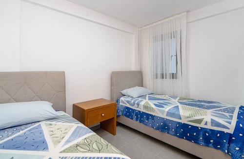 Milas Apartment | Vacation Flat w Pool and Garden in Milas