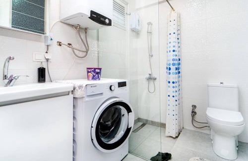 Milas Apartment | Vacation Flat w Pool and Garden in Milas
