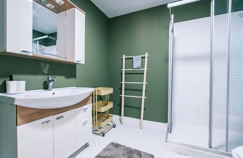 Sisli Apartment | Chic Flat w Balcony 5 min to Cevahir Mall in Sisli