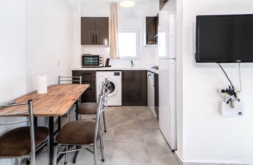 Turgutreis City Center Apartment | Flat w Balcony Garden 3 min to Beach in Bodrum