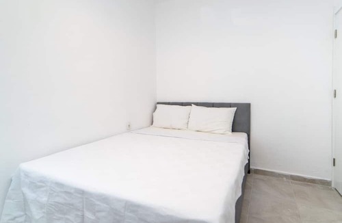 Turgutreis City Center Apartment | Flat w Balcony Garden 3 min to Beach in Bodrum