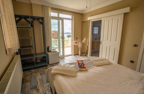 Mithatpasa Hotel | Cunda Ada Kızı Otel
