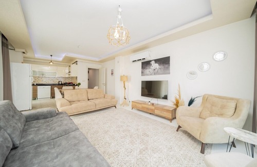 Eski Lara Apartment | Charming Flat w Balcony 3 min to Beach