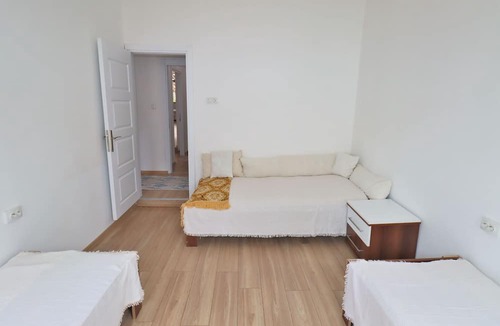 Kusadasi City Centre Apartment | Fine apartment in the center of Kusadasi. 2 minutes walk to the beach. pure nostalgia