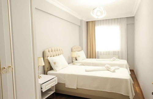 Kaymakli Apartment | فكرنا في راحتك في غرفنا المطلة على البحر والمدينة.