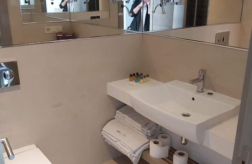 Maltepe Apartment | inşirah Flat with swimmingpool and Car Park