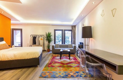 Inegeul Apartment | Bohemian Orange Flat, Ortakoy
