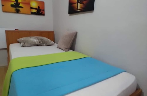 Sirinevler Mahallesi Apartment | Private Room / Shared Bathroom Feeling At Home. stanbul Center. Metro & Metrobus