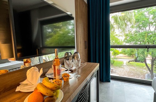 Eski Lara Hotel | Falcon 1511