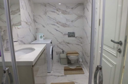 Bakırkoy House | Central cozy flat with terrace & sea view